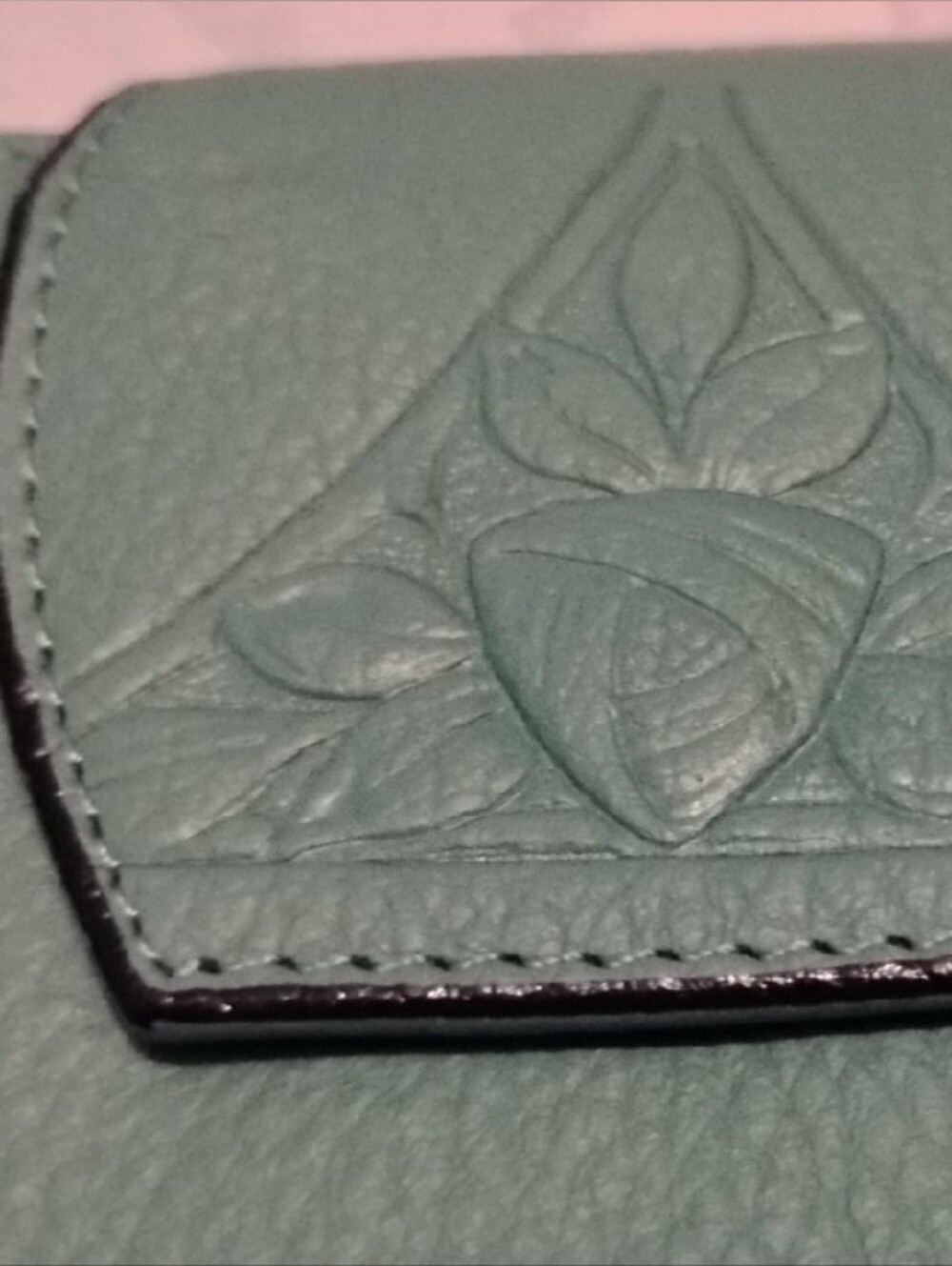 Vintage Amity Green Genuine Leather Clutch Wallet with Floral Embossed Snap - Picture 2 of 9